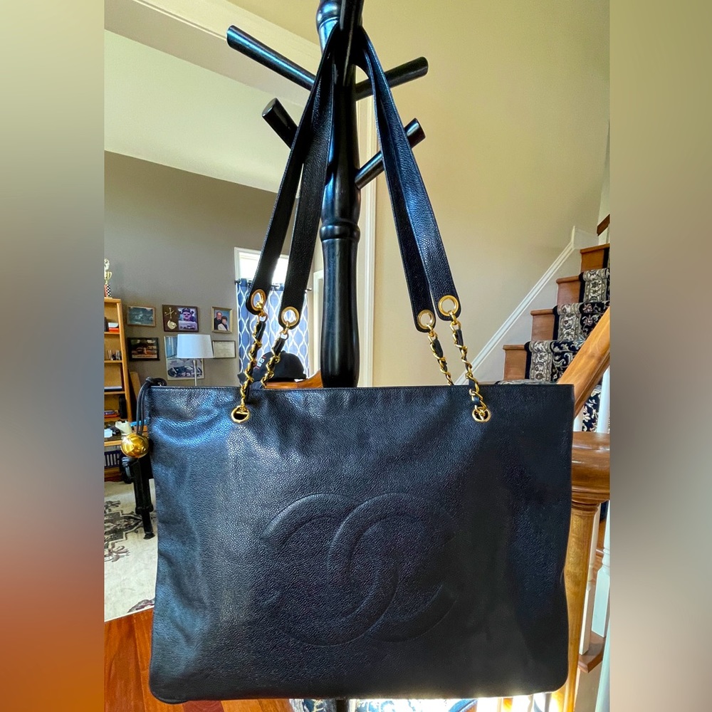 Chanel  Caviar Tote with Gold Hardware dust bag and card No Callouts EUC